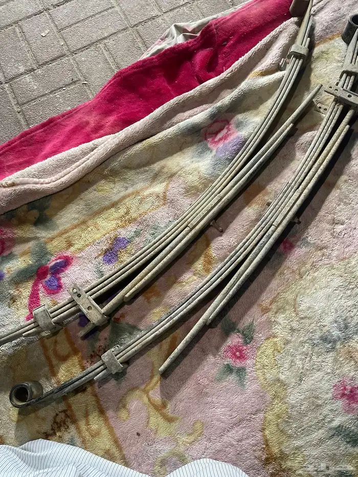 سست وقطع هايلوكس ومسجلات وشمعات 8