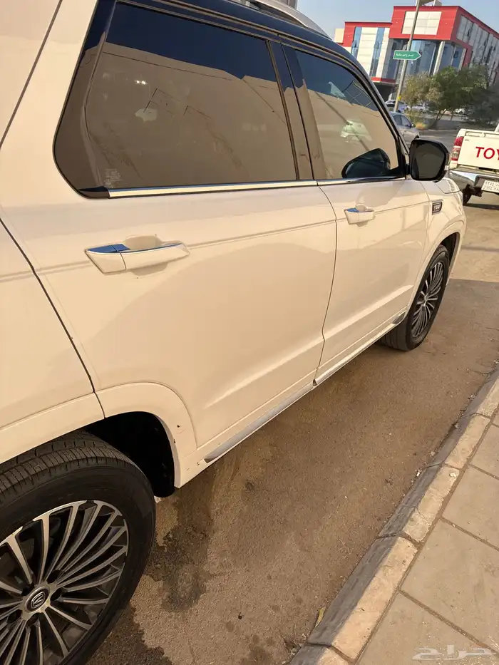 شانجان CS95 أبيض سقف أسود رويال السوم 47 3