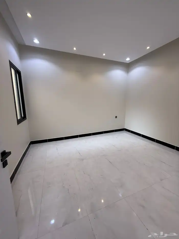 للبيع روف بملحق علوي بحوش حي الراقي خميس مشيط 780الف 23