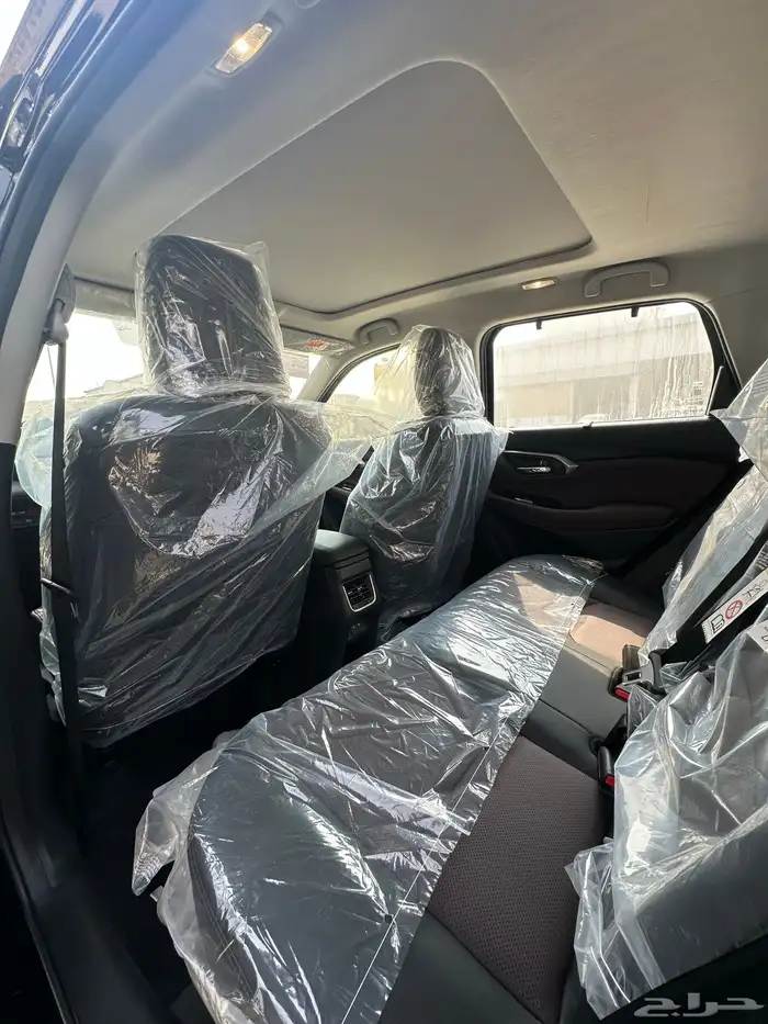 تويوتا اوربان كروزر فل 4 سلندر موديل 2026 لون اسود 4