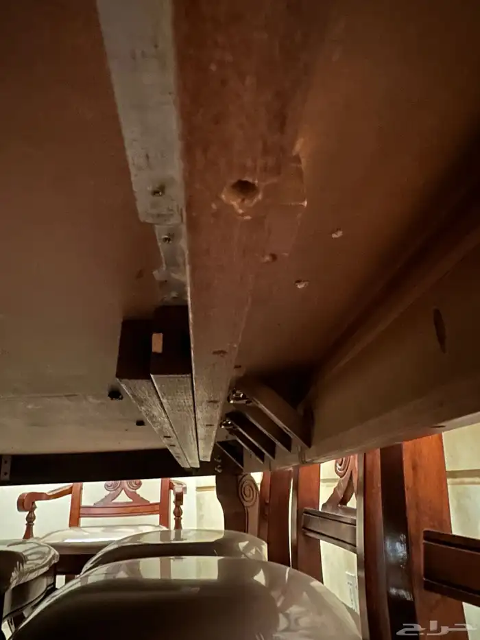 طاولة طعام خشب نظيفه 8