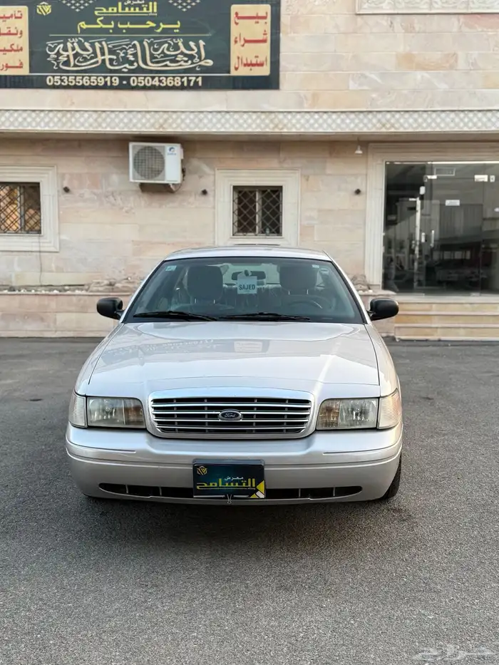 للبيع فورد فكتوريا 2011 نظيف شرط 1