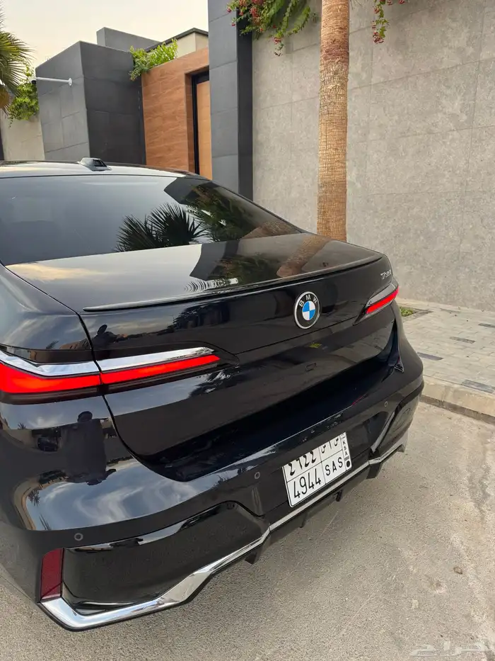 بي ام دبليو الفئة السابعة 735i - 2023 14