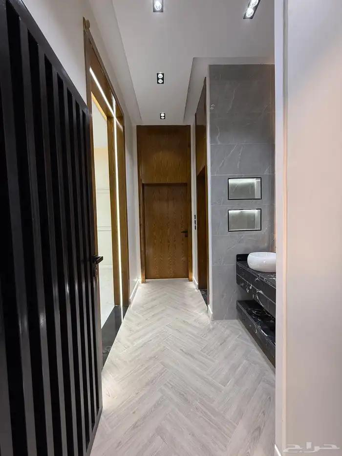 للبيع شقق ارضيه ببايكة سيارة وشقق علويه بمصعد ف حي الموسي 3