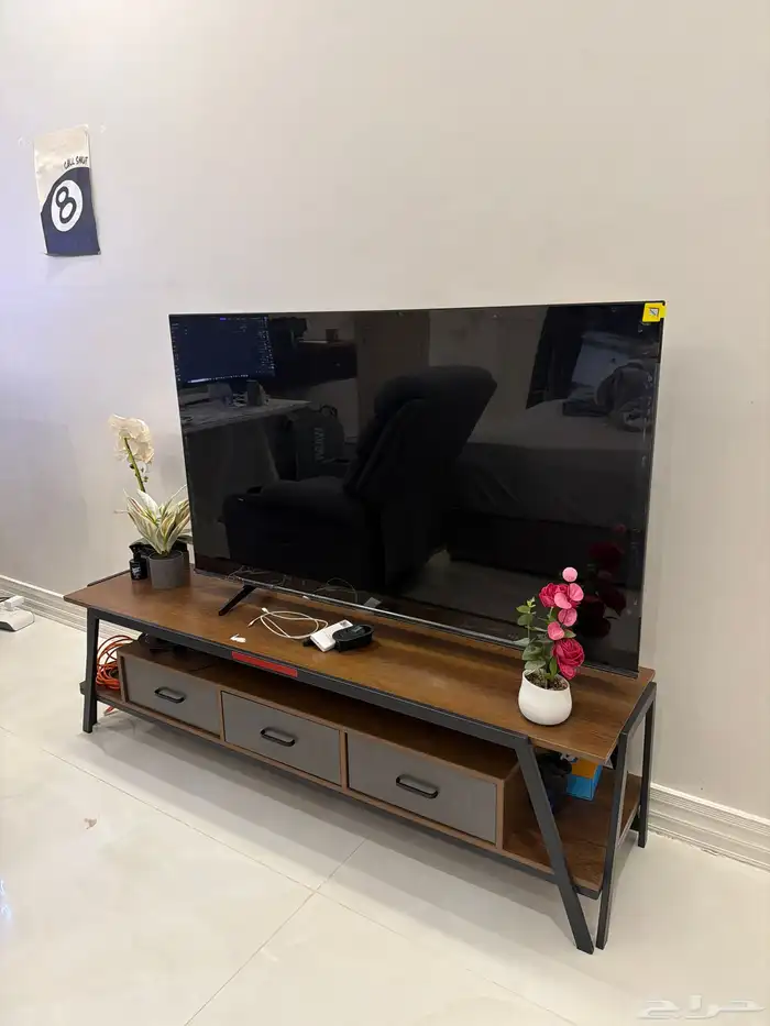 شاشه و طاوله للبيع على السوم 0