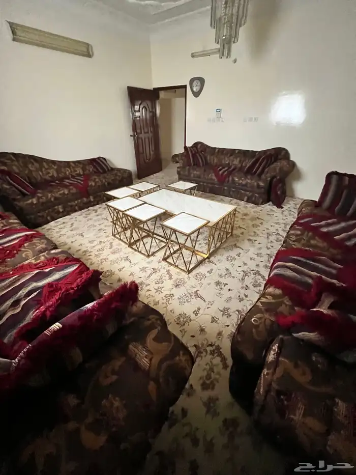 كنب مجلس نساء مع الطاولات واللوحة للبيع مقاس 5 5 6