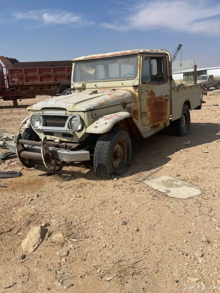 للبيع جيب شاص قديم كل شي موجود فيه 3