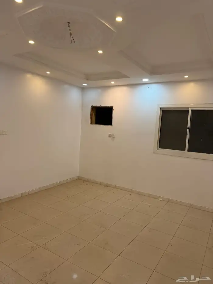 شقة خمس غرف دور ارضي ومدخل خاص حي السلام 10