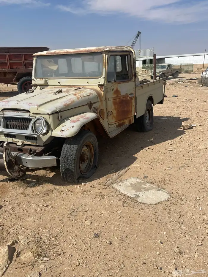 للبيع جيب شاص قديم كل شي موجود فيه 1