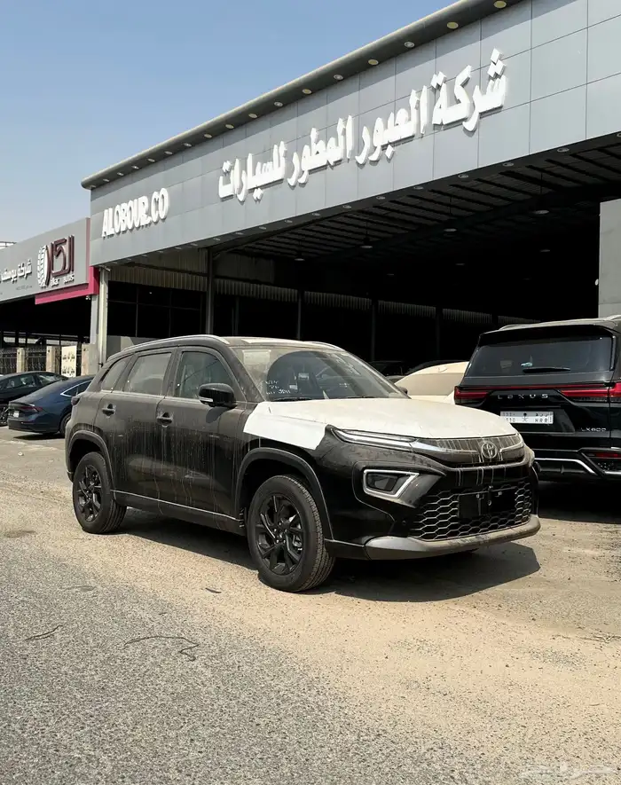 تويوتا اوربان كروزر فل 4 سلندر موديل 2026 لون اسود 0