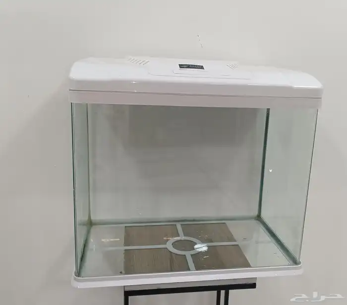 حوض اسماك مستخدم شبه جديد مع جميع مستلزماته واكل اسماك 0