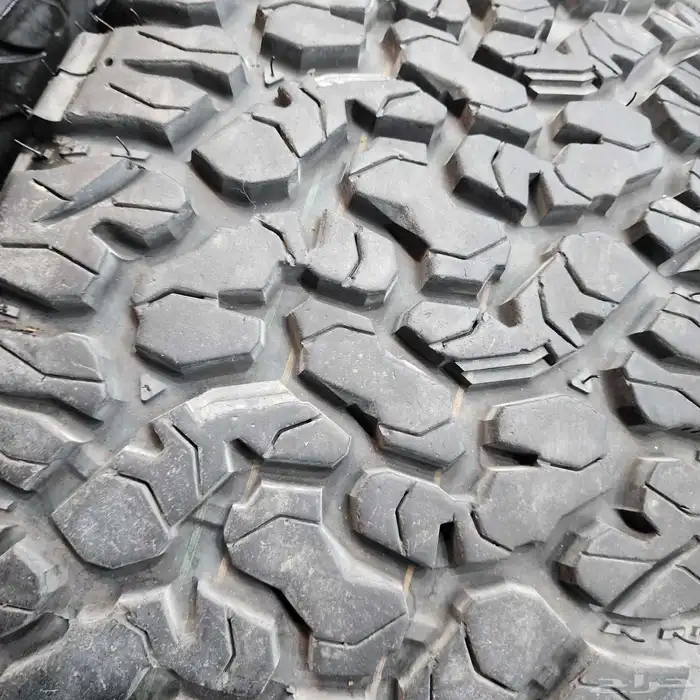 جنوط فيول 6مسمار فورد مع كفرات نص حجري اخت الجديد 17 5