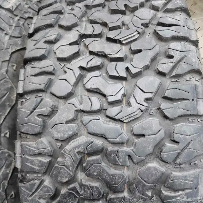 جنوط فيول 6مسمار فورد مع كفرات نص حجري اخت الجديد 17 12