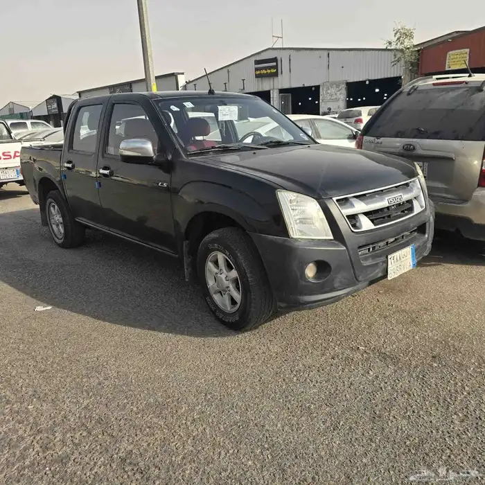 سيارتين ايسوزو 2012 1