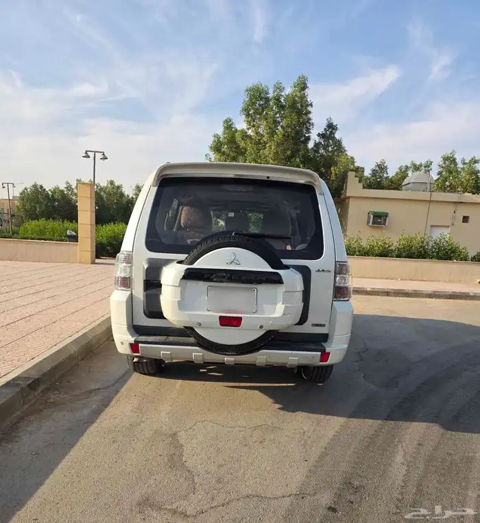 للبيع باجيرو 2010 فل كامل 1