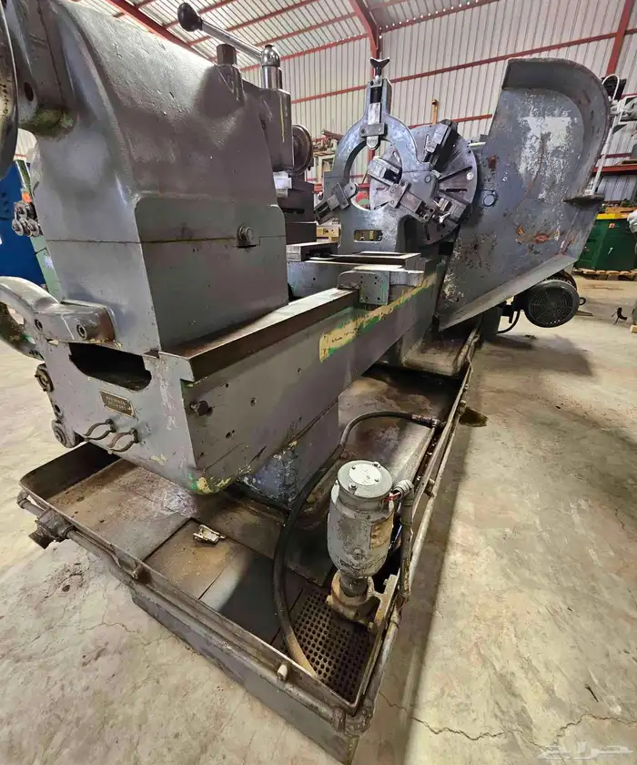 مخرطة ايطالي مستورد شبه جديدة 16