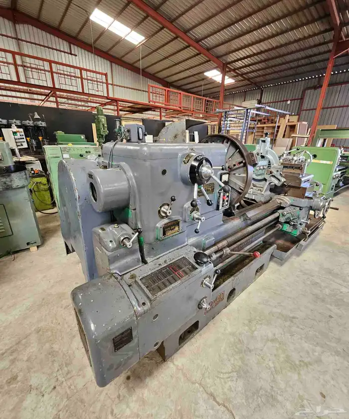 مخرطة ايطالي مستورد شبه جديدة 5