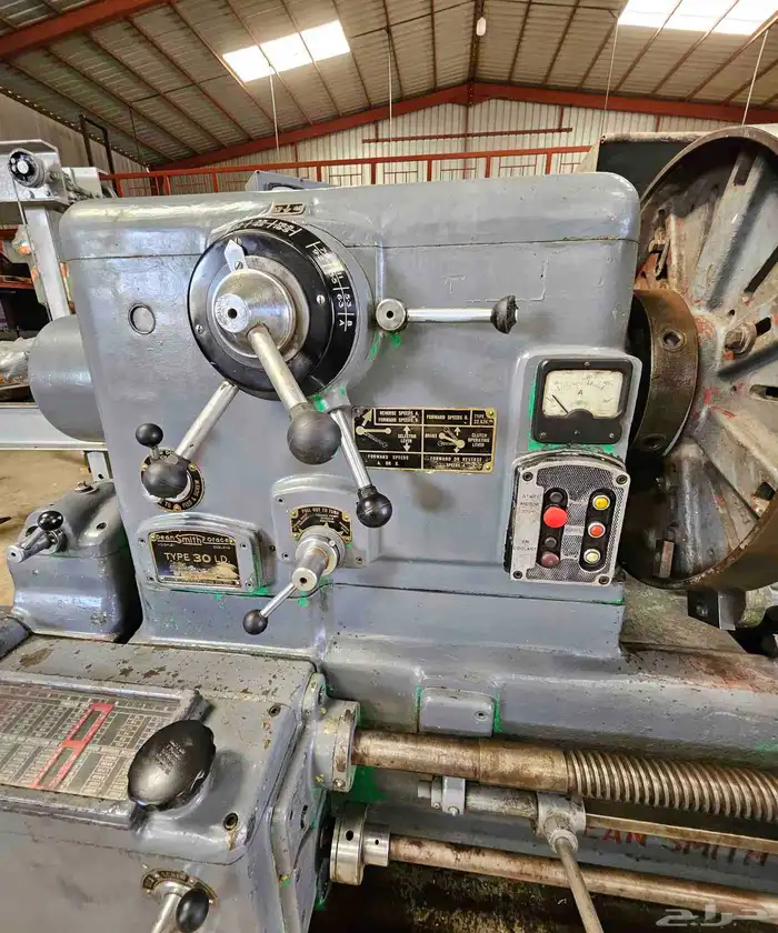 مخرطة ايطالي مستورد شبه جديدة 12