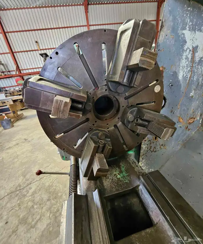 مخرطة ايطالي مستورد شبه جديدة 9