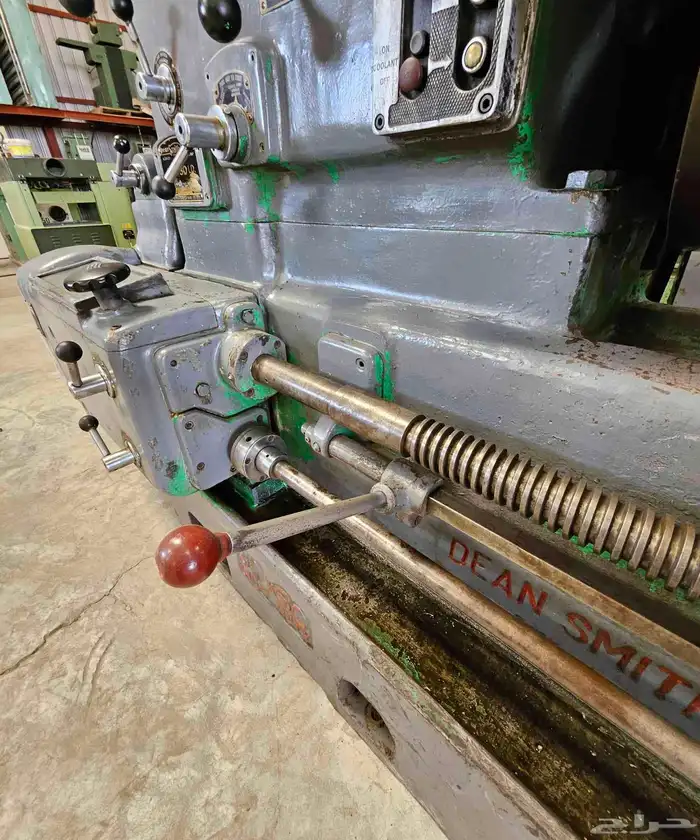 مخرطة ايطالي مستورد شبه جديدة 24