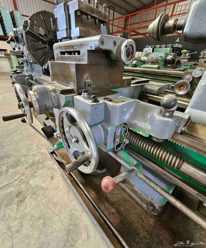 مخرطة ايطالي مستورد شبه جديدة 20