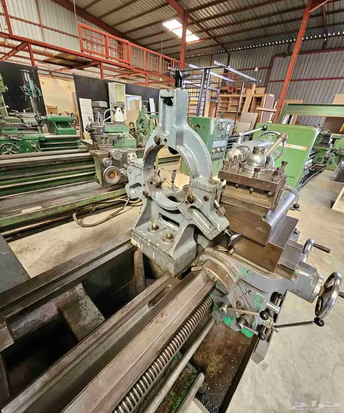 مخرطة ايطالي مستورد شبه جديدة 11