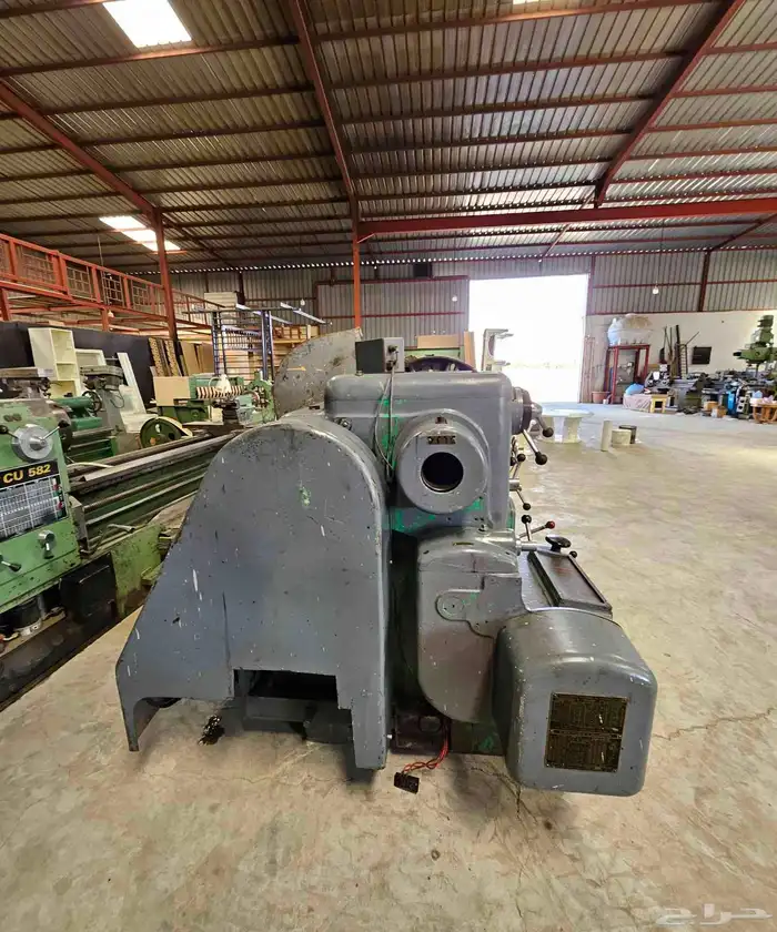 مخرطة ايطالي مستورد شبه جديدة 19