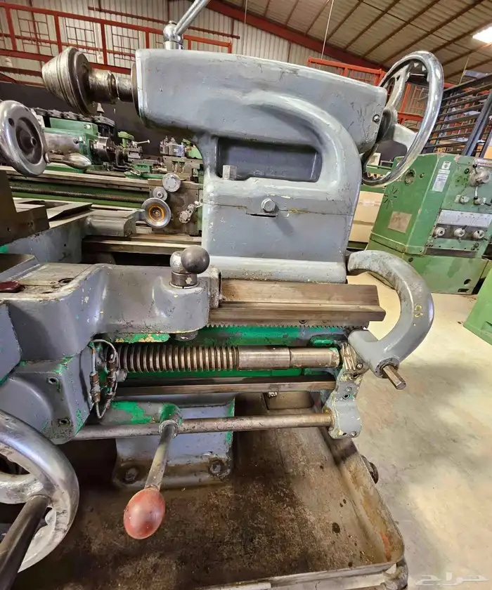 مخرطة ايطالي مستورد شبه جديدة 22