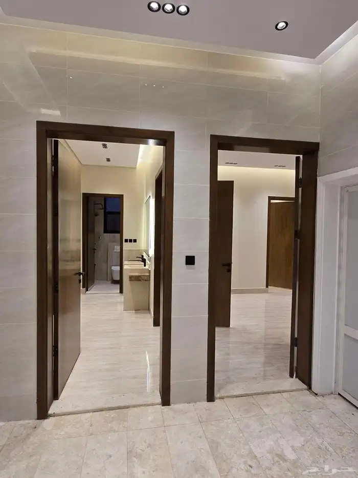 عمارة للبيع تتكون من شقتين مخطط ولي العهد 3 4