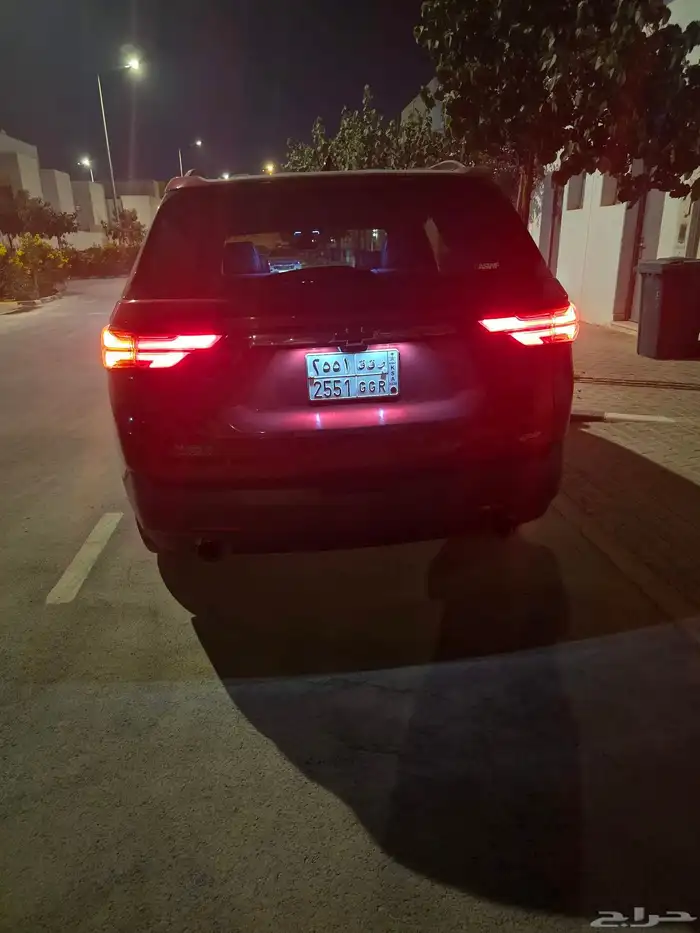 شفروليه ترافيرس 2023 فئة RS اللون احمر 2