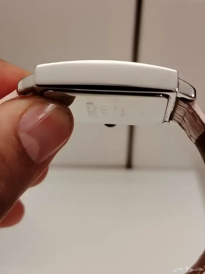 ساعة جيس لون نادر وجميل 3