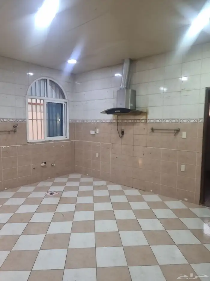 للاجار دور ارضي حي بدر ج ست غرف وديوانية الاجار 40الف دفعات 9