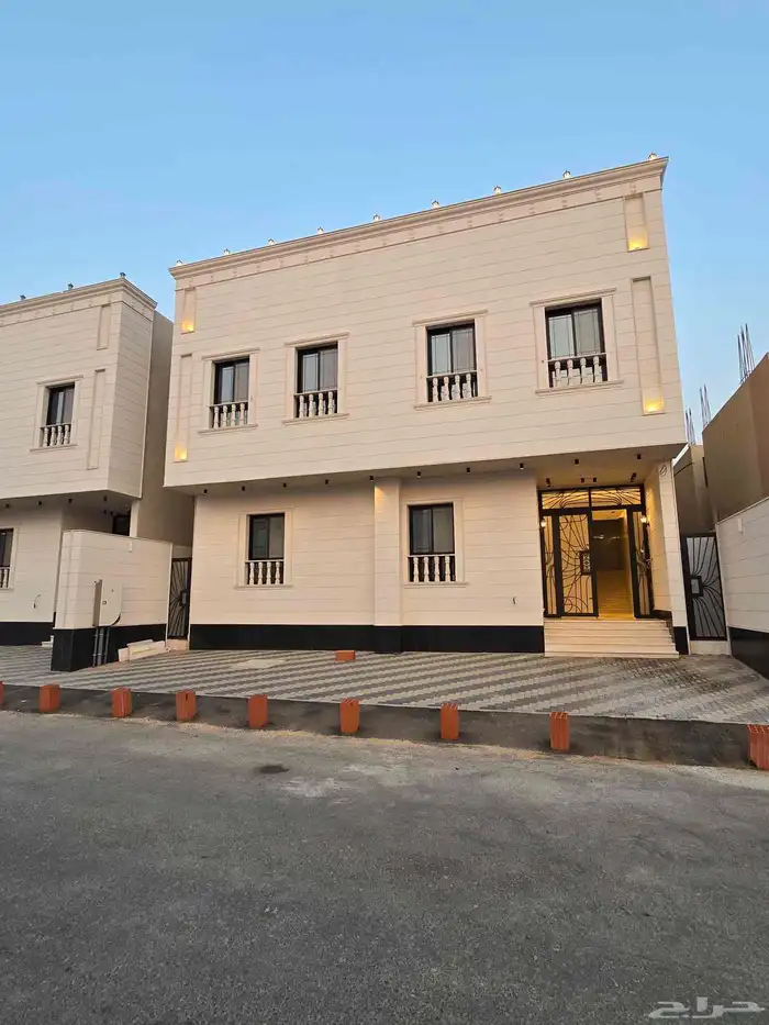 عمارة للبيع تتكون من شقتين مخطط ولي العهد 3 0