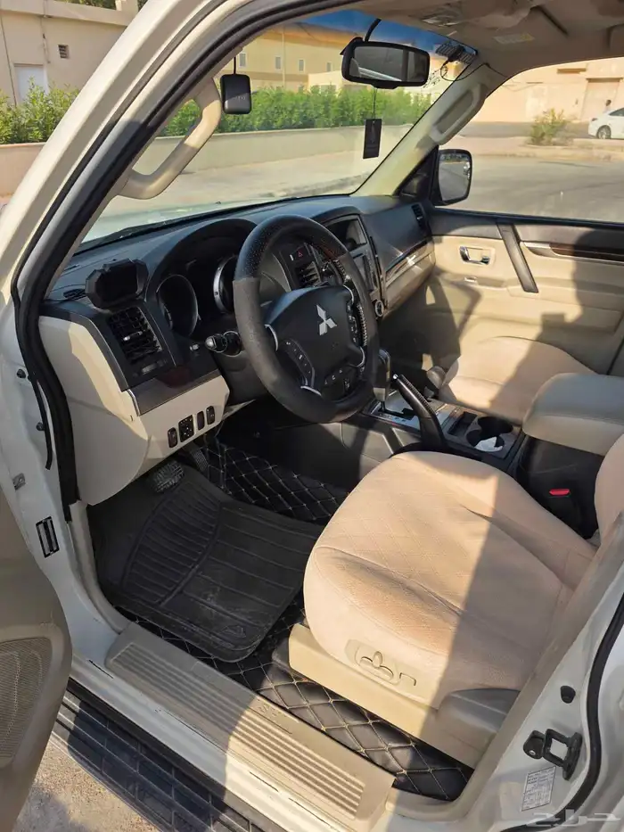 للبيع باجيرو 2010 فل كامل 11