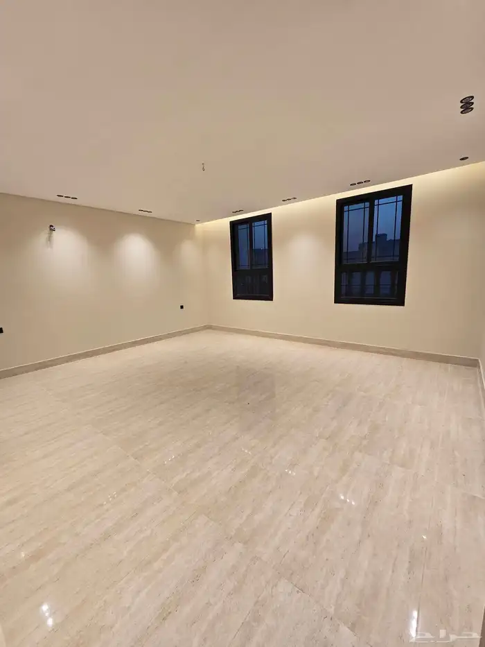 عمارة للبيع تتكون من شقتين مخطط ولي العهد 3 18