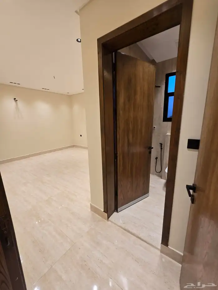 عمارة للبيع تتكون من شقتين مخطط ولي العهد 3 26