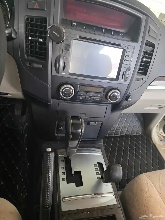 للبيع باجيرو 2010 فل كامل 6