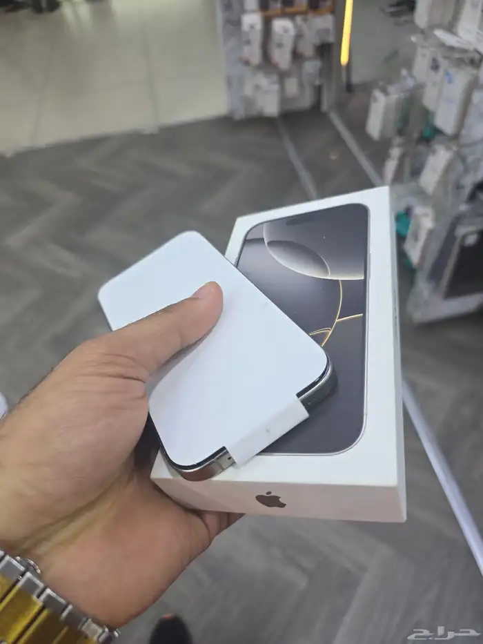 ايفون 16 pro شبه الجديد تماما 1