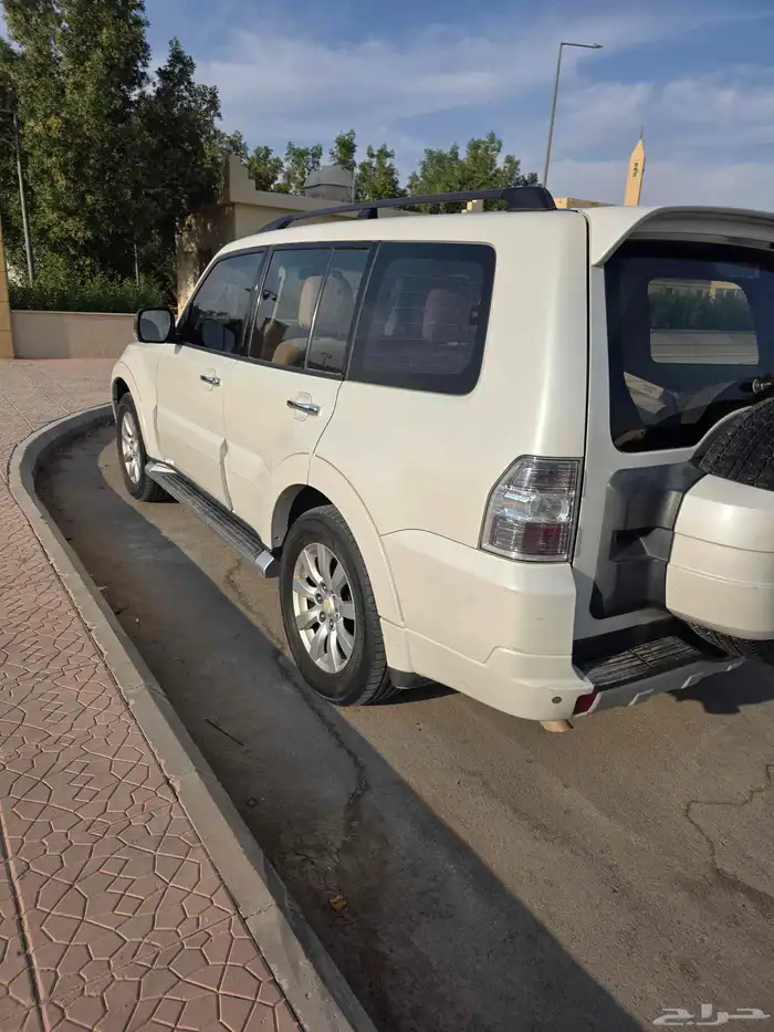 للبيع باجيرو 2010 فل كامل 3