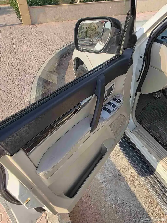 للبيع باجيرو 2010 فل كامل 10