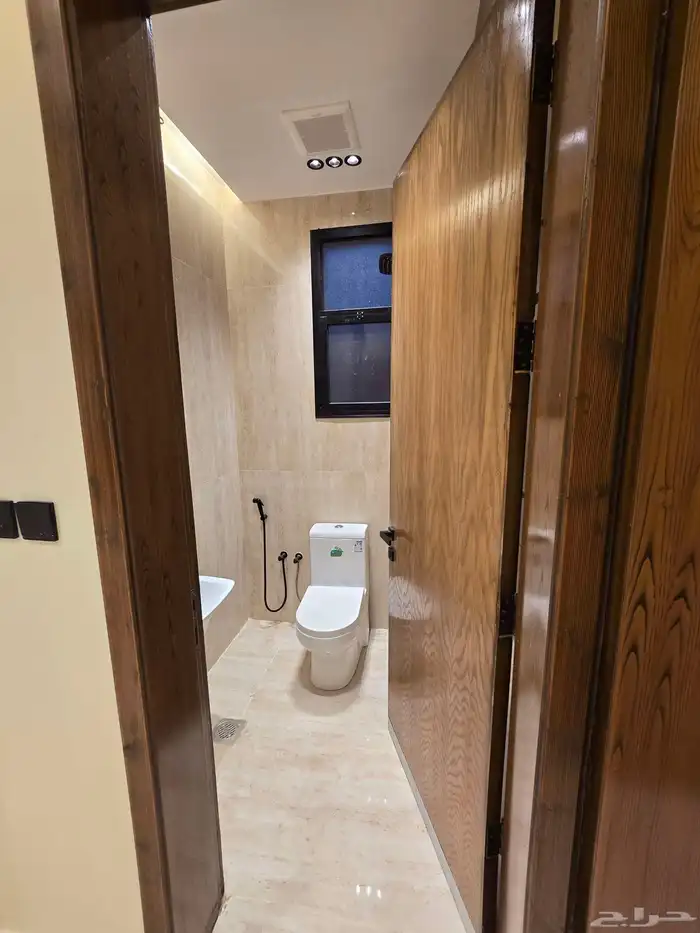 عمارة للبيع تتكون من شقتين مخطط ولي العهد 3 24