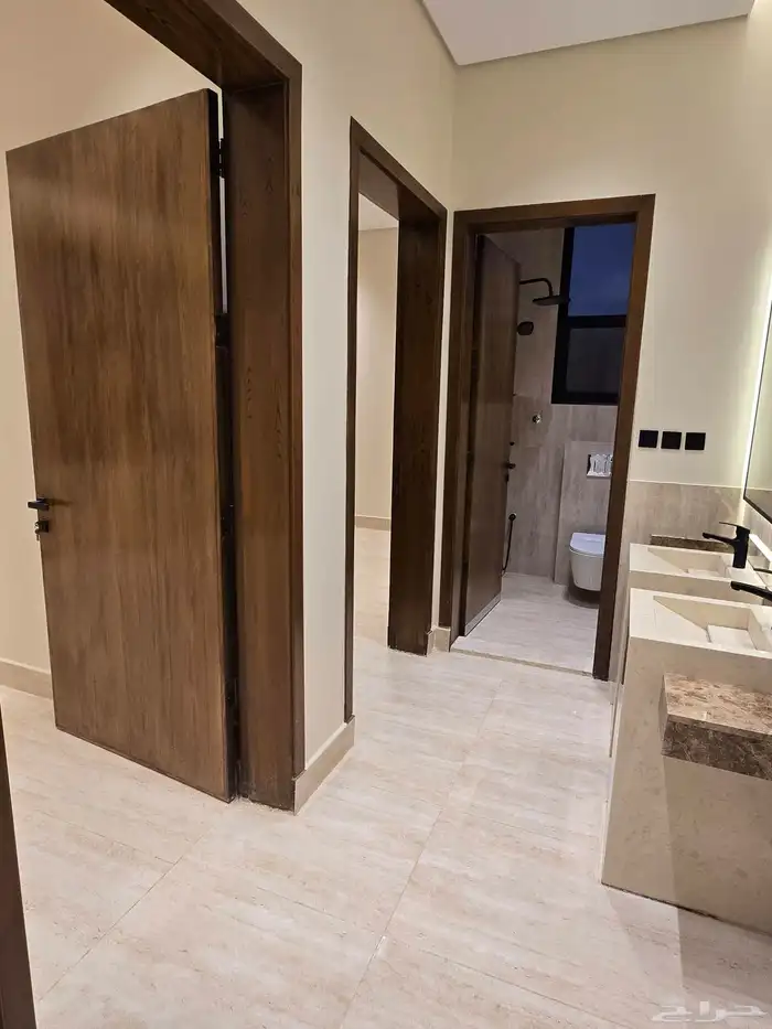 عمارة للبيع تتكون من شقتين مخطط ولي العهد 3 5