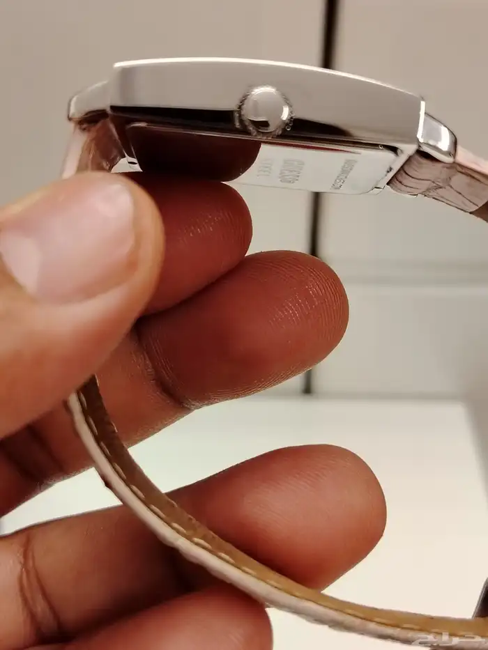 ساعة جيس لون نادر وجميل 4