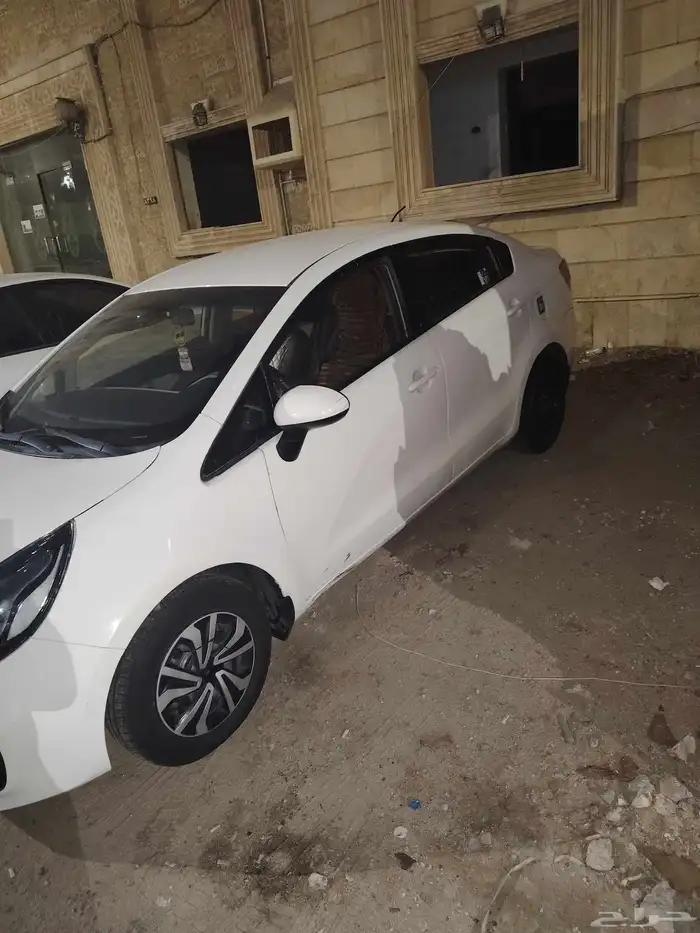 سيارة كيا ريو موديل 2012للبيع مطلوب 15 الف 2