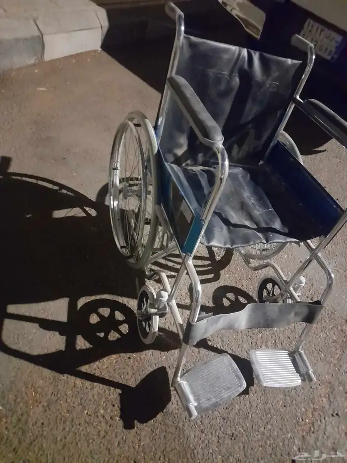 كرسي معاقين او كبار سن نظيف 2