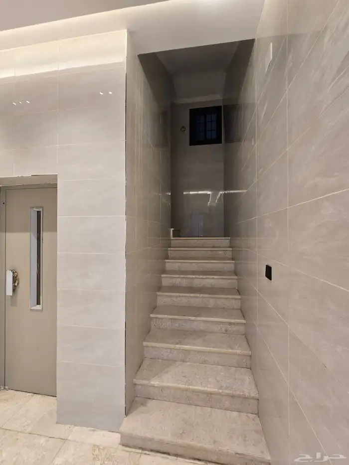 عمارة للبيع تتكون من شقتين مخطط ولي العهد 3 15