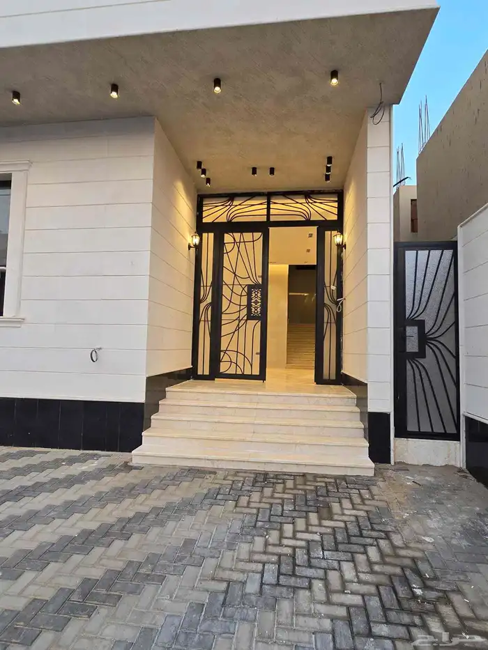 عمارة للبيع تتكون من شقتين مخطط ولي العهد 3 2