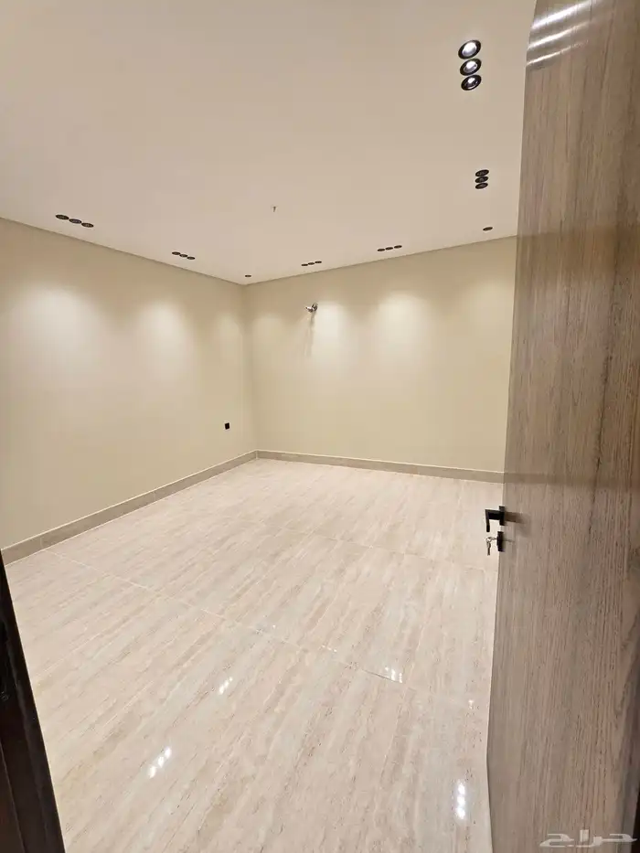 عمارة للبيع تتكون من شقتين مخطط ولي العهد 3 23