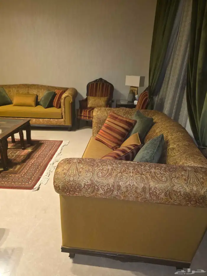 كنب كامل مع طاولات مع مراية نظيف جدا جدا 7