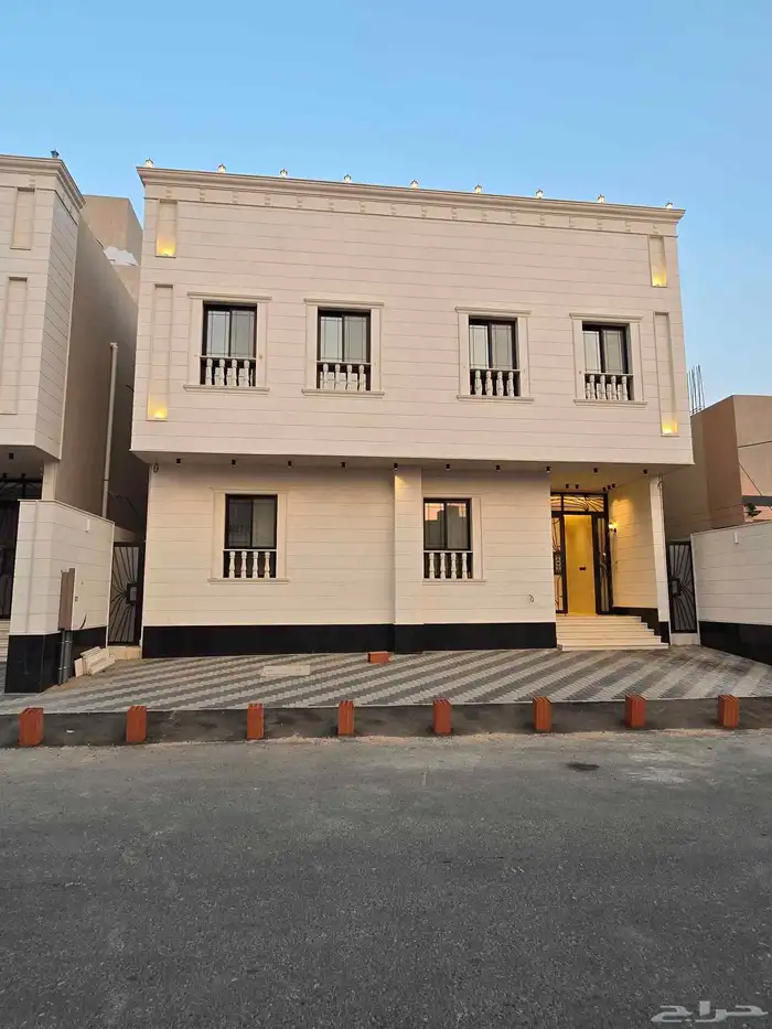 عمارة للبيع تتكون من شقتين مخطط ولي العهد 3 1